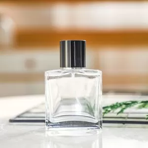 50ml düz forma, qara qapaq ilə ətir şüşəsi